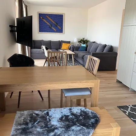 Apartment Kubinska 33 *